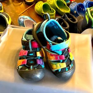 Keen tie died sandles size 6